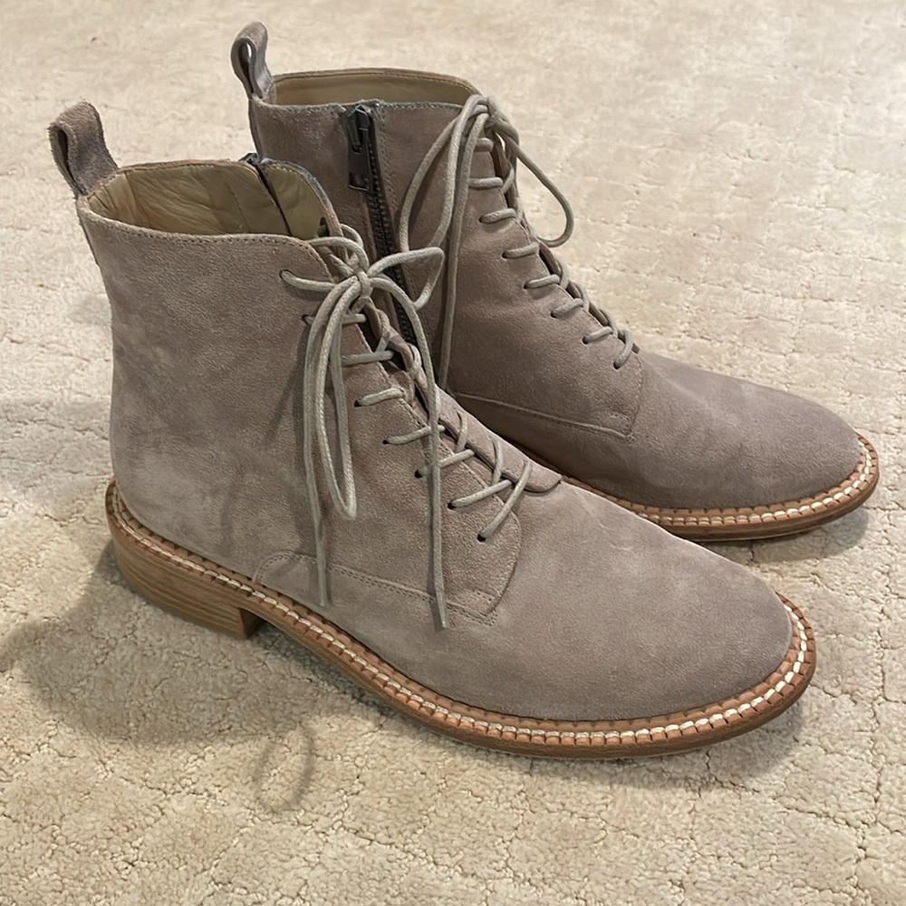 Vince light grey suede boots with laces
